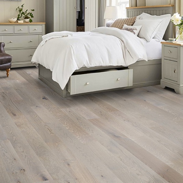 3/4" x 3 1/4" Character White Oak Low Gloss Smooth Harris Island hardwood show in room